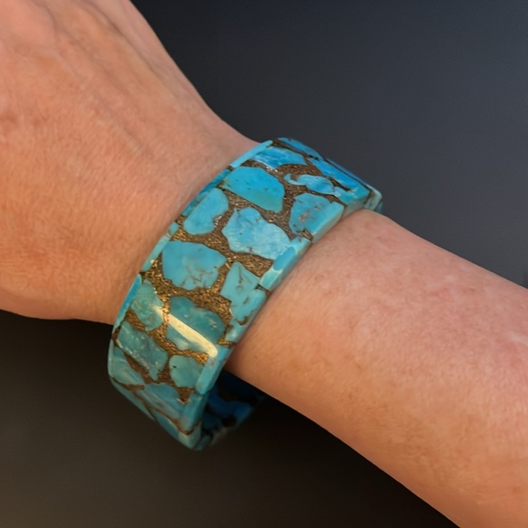Composite turquoise chip bangle infused with golden metal chips - Picture 1 of 8